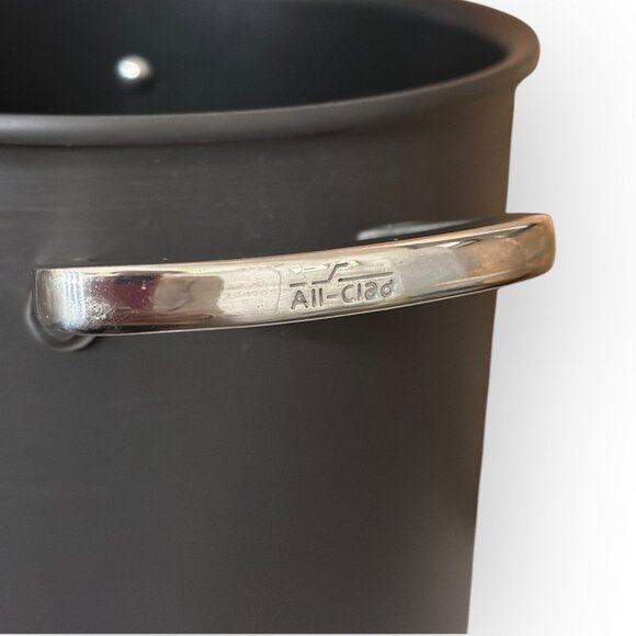 All Clad Non-Stick 8 Qt Stock Pot with Hard Anodized Aluminum - LID NOT INCLUDED - Picture 16 of 16